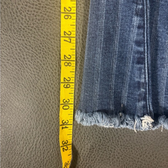 UNIQ By LITZ Women Mid Rise Flare Bellbottom Denim Raw Hem Jeans Size 27/5 - Picture 9 of 9